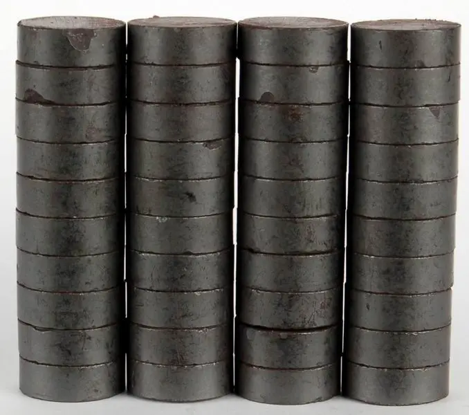 Magnety 15 mm 40 ks černé